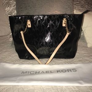 Black Micheal Kors Purse